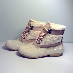 Olivia Miller Jasmine Women's Lace Up Duck Boots Natural Faux Fur Size 9 Cozy